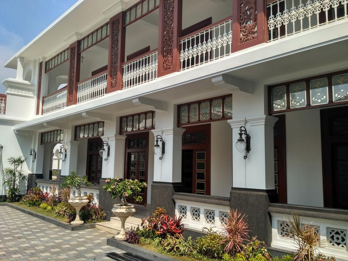 Daroessalam Syariah Heritage Hotel Pasuruan Exterior foto