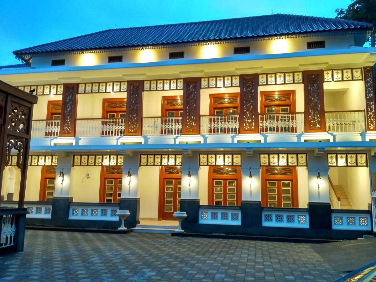 Daroessalam Syariah Heritage Hotel Pasuruan Exterior foto